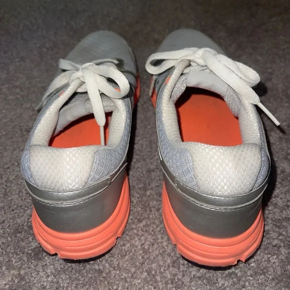 Ladies Nike Sneakers Size 8.5 - Picture 3 of 6